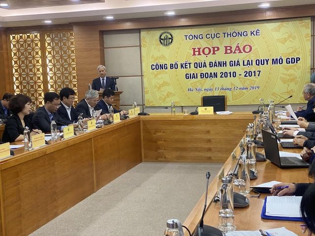 Tổng cục trưởng Tổng cục Thống kê báo cáo số liệu tại buổi họp báo