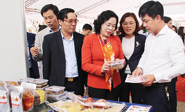 Các Phiên chợ nông sản là nơi kết nối, hình thành mối liên kết tiêu thụ nông sản theo chuỗi giá trị