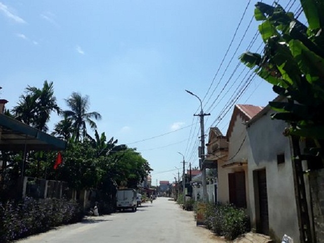 Những tuyến đường của xã Hoằng Phong được lắp đèn chiếu sáng và mở rộng