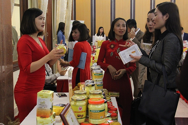 Gian hàng trưng bày nông sản của các địa phương