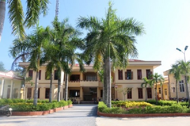 Khuôn viên công sở xã Hoằng Phong