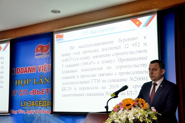 Phó Tổng giám đốc Bondarenko V. A. báo cáo tình hình SXKD tại kỳ họp Hội đồng lần thứ 52