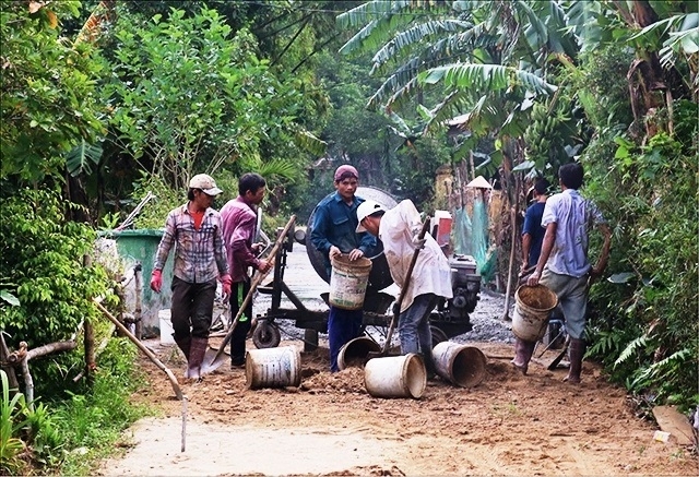 Làm đường bê tông xây dựng NTM