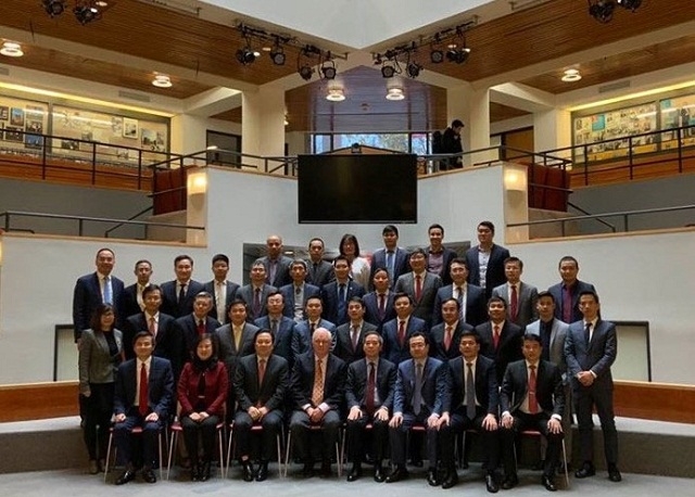 Đoàn công tác và các giáo sư, chuyên gia tham dự chương trình.