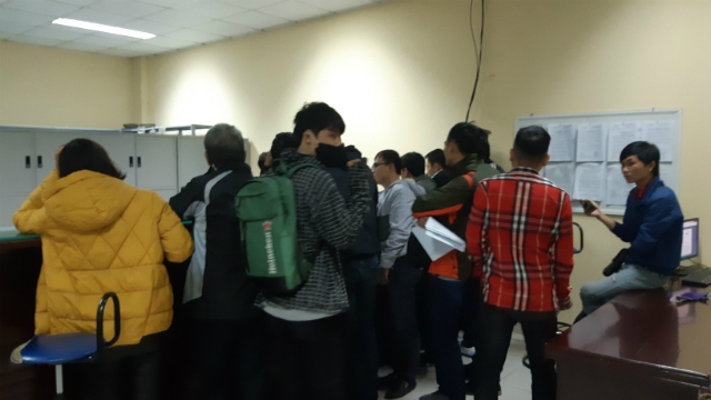 Khoảng 10h sáng 16/12 tại điểm thu phí số 6, hệ thống bị lỗi kéo dài khiến nhiều doanh nghiệp làm hàng xuất nhập khẩu bức xúc