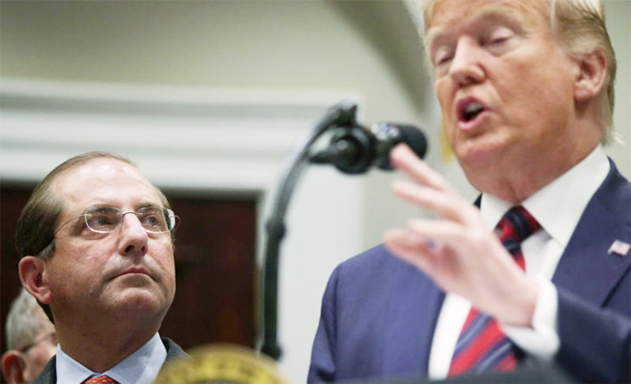 Tổng thống Mỹ Donald Trump phát biểu cùng Bộ trưởng Bộ Y tế và Dịch vụ nhân sinh Alex Azar, tại Nhà Trắng