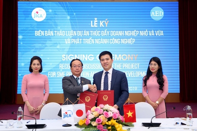 Lễ ký kết Dự án “Thúc đẩy doanh nghiệp nhỏ và vừa và phát triển ngành công nghiệp” giữa Văn phòng JICA Việt Nam với Cục Phát triển doanh nghiệp.