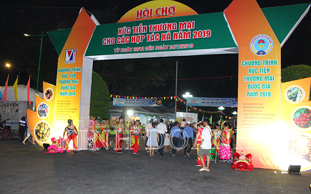 Hội chợ diễn ra đúng thời điểm cuối năm, nhu cầu mua sắm của người dân cao