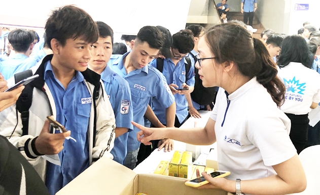 Nhiều sinh viên được nghỉ Tết sớm có nhu cầu tìm việc làm thời vụ tăng thêm thu nhập