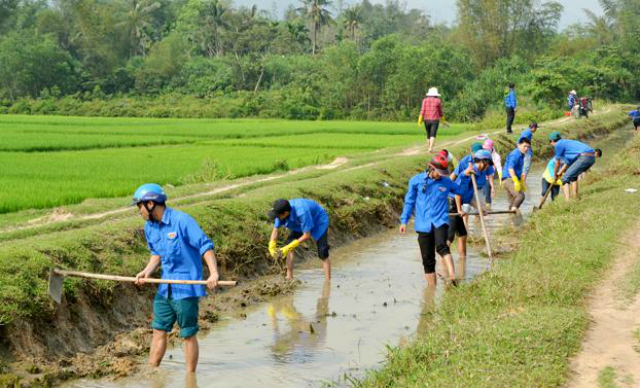 Nạo vét kênh mương ở Tư Nghĩa, Quảng Ngãi