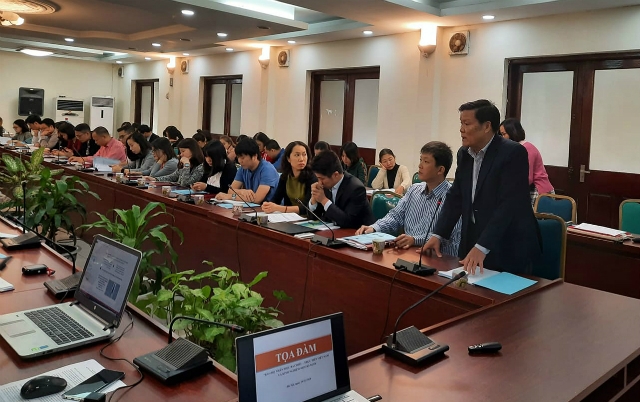 Ông Lê Tất Chiến – Phó Giám đốc Trung tâm Nghiên cứu, Đào tạo và Hỗ trợ, Tư vấn phát biểu tại tọa đàm.