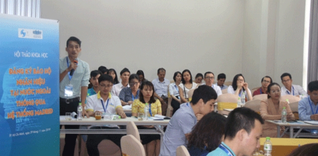 Các đại biểu thảo luận tại hội thảo