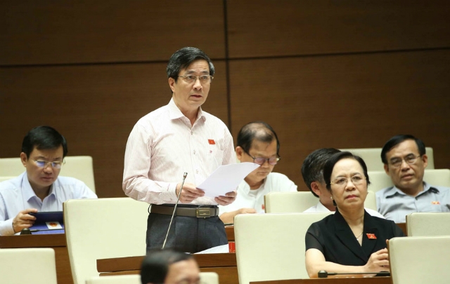 Đại biểu Quốc hội Bùi Thanh Tùng (Đoàn Hải Phòng) phát biểu góp ý sửa đổi, bổ sung Luật Sở hữu trí tuệ.