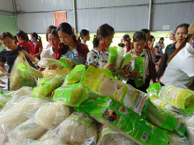 Mì gạo của HTX mì gạo Hùng Lô ngày càng được khách hàng tin dùng