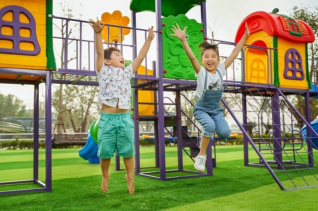 Chuỗi công viên vui chơi và sân vận động liên hoàn tạo điều kiện cho trẻ nhỏ phát triển thể chất