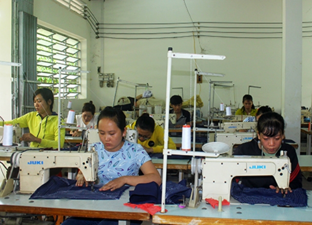 Lớp may công nghiệp được mở tại Trung tâm Giáo dục nghề nghiệp - Giáo dục thường xuyên huyện Châu Thành A.
