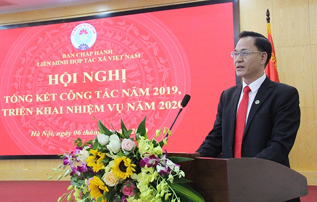 Phó Chủ tịch Liên minh HTX Việt Nam Nguyễn Mạnh Cường báo cáo tại Hội nghị