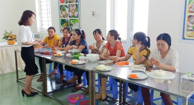 Lớp học nghề nấu ăn.