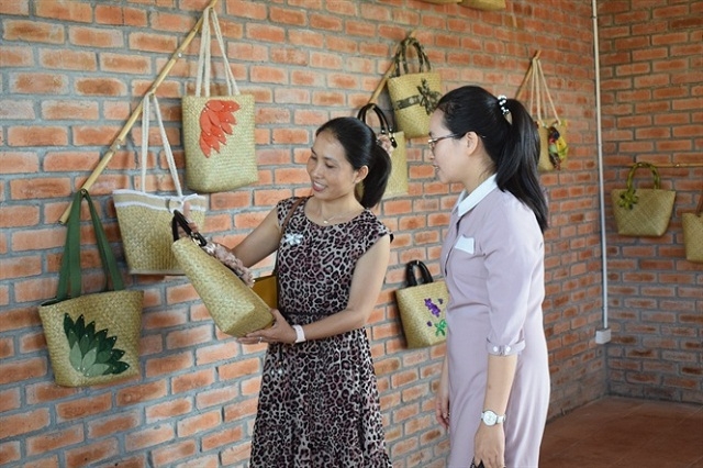 Các sản phẩm làm từ cây cỏ bàng đang được thị trường đón nhận.