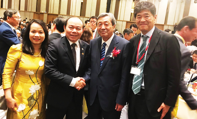 Chủ tịch Nguyễn Ngọc Bảo trao đổi và tiếp chuyện với ông Motoo Hayashi - Phó Tổng Thư ký Đảng Dân chủ tự do Nhật Bản cùng ông Takeshi Kanai