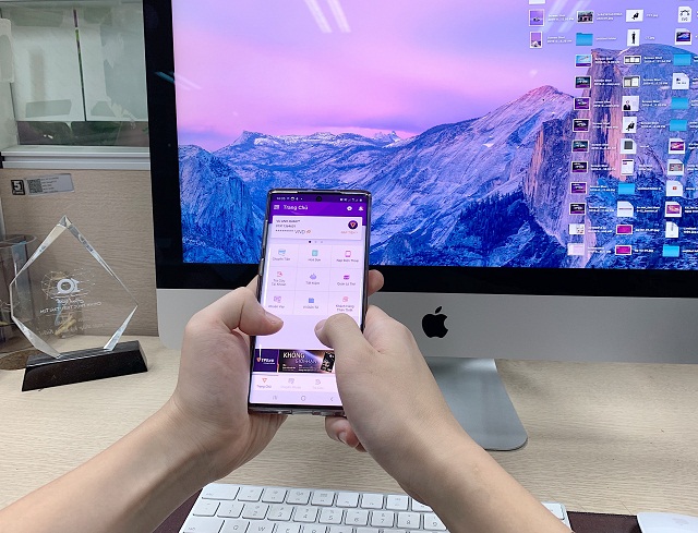 Khoảng 60% giao dịch của LiveBank diễn ra ngoài giờ hành chính và luôn nhận được tư vấn từ nhân viên từ xa