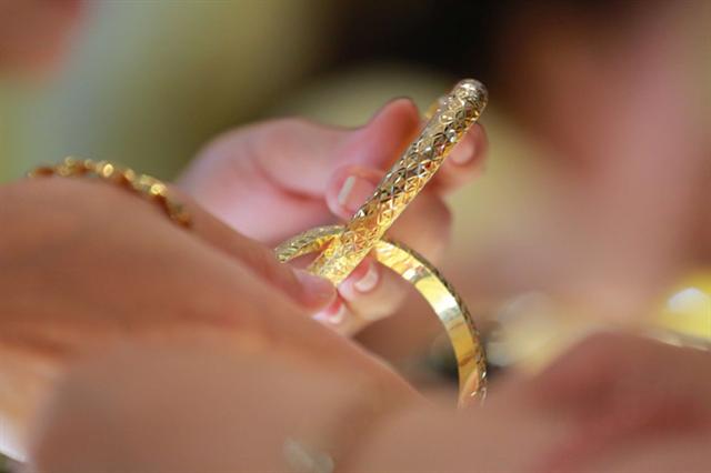 Giá vàng giảm nhẹ chờ tin (Ảnh Internet)