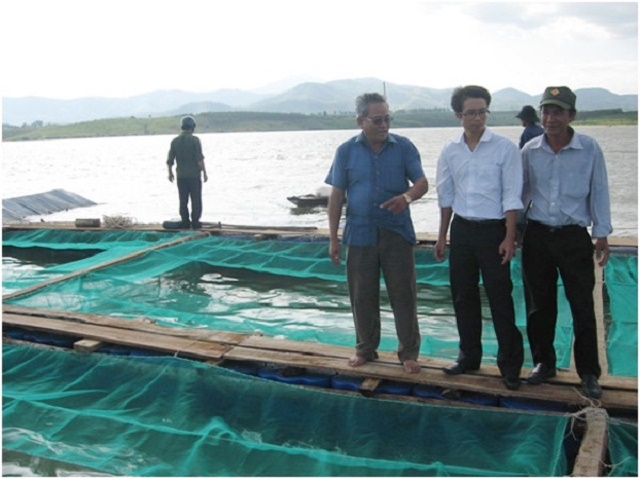 Nuôi cá tại HTX Đăk Wơk Yôp