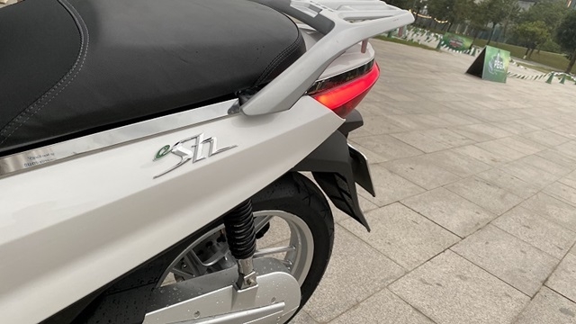 Xe máy điện eSH của Pega cạnh tranh với xe máy SH của Honda Việt Nam (Ảnh Internet)