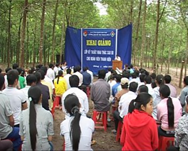 Lớp Kỹ thuật khai thác mủ cao su tại huyện Sa Thầy