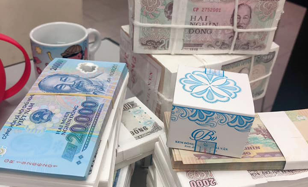 Trên các trang mạng xã hội, tiền lẻ được “bày bán” công khai