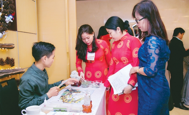 Thú chơi tranh đá quý rộ lên vào dịp Tết hàng năm