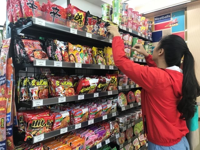 Người tiêu dùng mạnh tay chi tiêu trong dịp Tết Nguyên đán