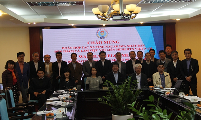 Các đại biểu chụp ảnh lưu niệm