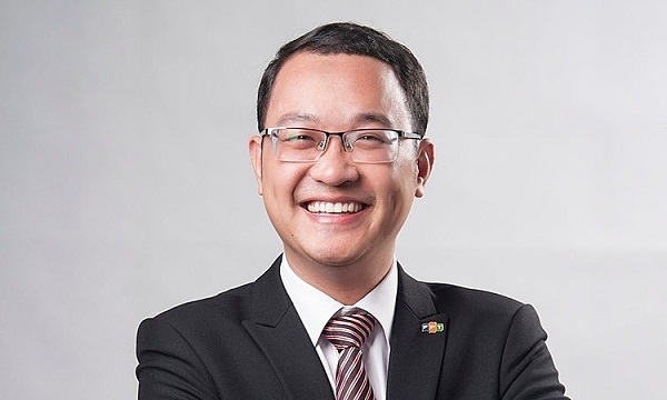 Chu Quang Huy - Giám đốc nhân sự FPT, 30 tuổi Tháng 3/2019, sau 7 năm làm việc tại FPT, ở tuổi 29, Huy được bổ nhiệm làm giám đốc nhân sự của FPT, tập đoàn công nghệ thông tin có 35.000 nhân sự. Với bằng cử nhân Toán Tài chính, cựu sinh viên Đại học Kinh tế Quốc dân Hà Nội gia nhập FPT năm 2012. Năm 2015, ngoài việc mang về danh hiệu Trạng nguyên đầu tiên cho FPT Retail, Huy trở thành Trạng nguyên trẻ tuổi nhất của FPT trong 21 năm tổ chức cuộc thi thường niên lựa chọn tôn vinh các gương mặt xuất sắc nhất của tập đoàn.