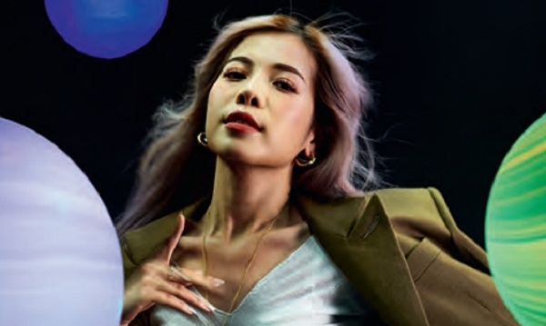 Ngô Quỳnh Trang - Giám đốc sáng tạo và đồng sáng lập OFÉLIA, 26 tuổi Ngô Quỳnh Trang, hay Trang Tracy, hay Chang Makeup là một YouTuber nổi tiếng trên mạng, đang có gần 1,2 triệu tài khoản đăng ký theo dõi với 220 video dạy trang điểm, trong khi tài khoản Instagram có 970.000 người theo dõi.