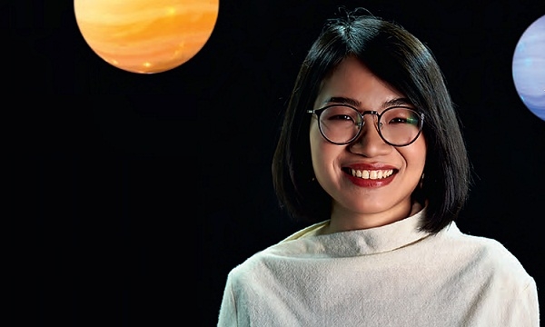 Phạm Khánh Linh - Nhà sáng lập Logivan, 27 tuổi Năm 2014, khi đang học ngành Khoa học Tự nhiên thuộc Đại học Cambridge, Phạm Khánh Linh cùng 2 bạn học bắt đầu khởi nghiệp với việc kết hợp giữa ứng dụng trò chuyện trực tuyến Snapchat và mô hình mua theo nhóm Groupon, giúp người dùng săn các phiếu giảm giá trong thời gian rất ngắn. Sau hơn một năm hoạt động, cô và cộng sự dừng dự án này.