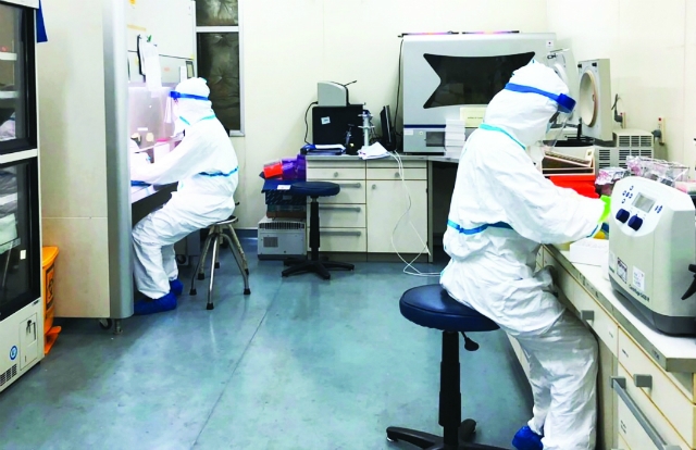 Các nhà khoa học đang gấp rút nghiên cứu và sản xuất bộ sinh phẩm phát hiện virus corona sau 2 tuần nữa (Ảnh: Interntet)