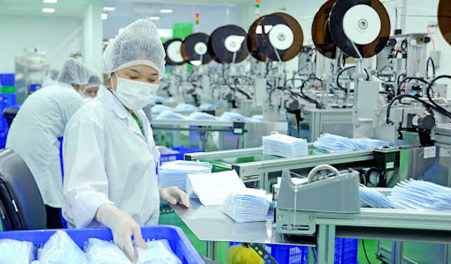 Nhiều doanh nghiệp tăng ca sản xuất khẩu trang y tế phòng dịch corona