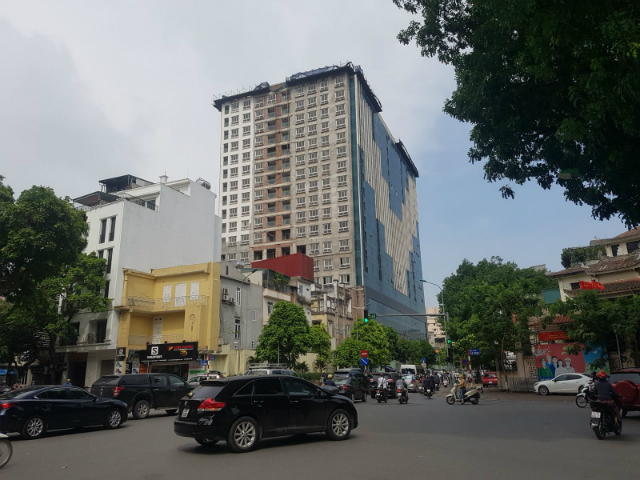 UBND quận Ba Đình không trả lời được khi nào phá dỡ xong phần vi phạm tại Dự án 8B Lê Trực (Ảnh: Internet)