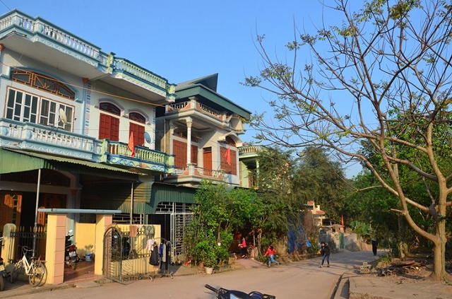 Nhiều hộ dân ở Hà Lâu thoát nghèo nhờ chăn nuôi gà