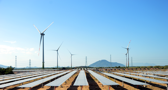 Điện gió và điện mặt trời hiện chiếm khoảng 10% công suất hệ thống điện quốc gia (Ảnh: Internet)