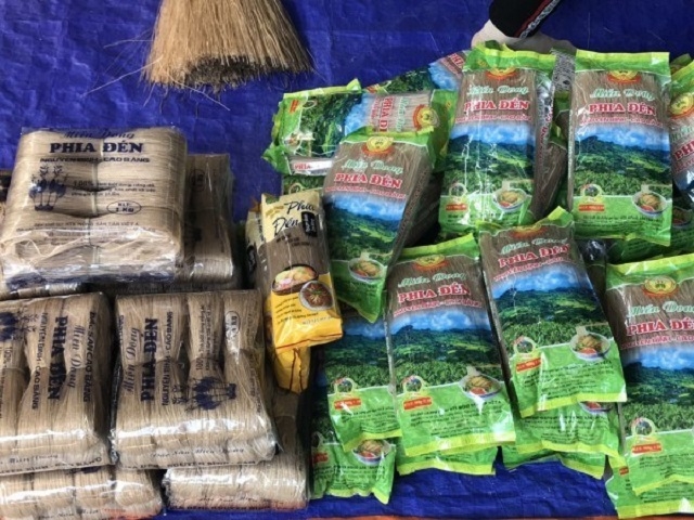 Miến dong Phia Đén được sản xuất từ 100% bột dong riềng đỏ