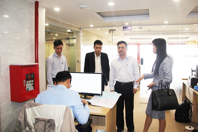 Phó Chủ tịch Liên minh HTX Việt Nam Nguyễn Văn Thịnh tham quan cơ sở vật chất của VCU