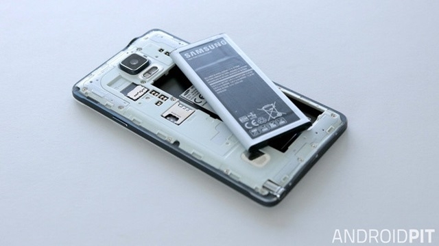 Apple có thể sẽ phải thiết kế lại iPhone vì luật mới của EU (Ảnh Internet)