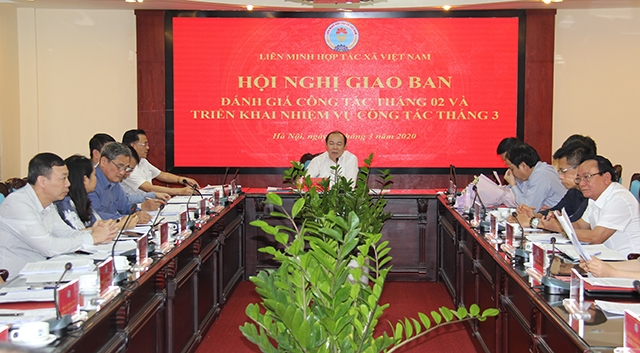 Chủ tịch Liên minh HTX Việt Nam Nguyễn Ngọc Bảo chủ trì hội nghị