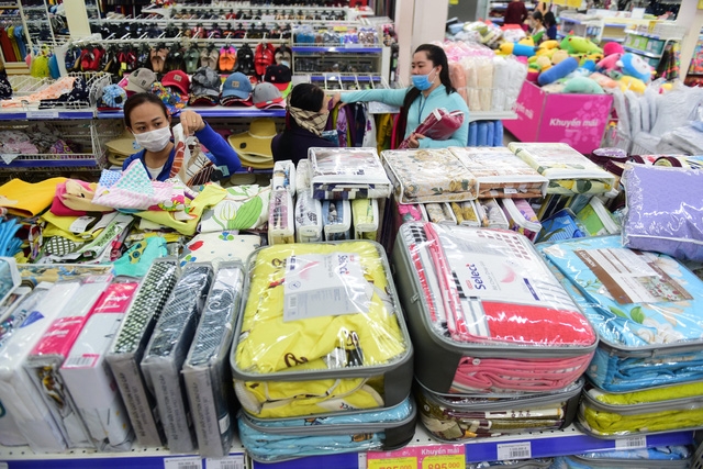 Tháng 2, hàng hóa bán lẻ và doanh thu dịch vụ tiêu dùng giảm mạnh (Ảnh Internet)