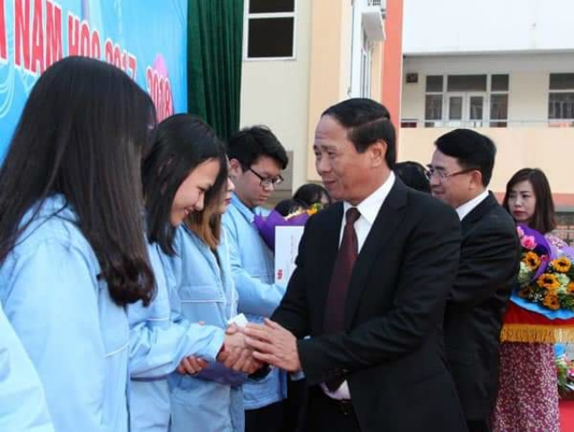 Lãnh đạo TP Hải Phòng khen thưởng các em học sinh của TP đạt giải quốc gia