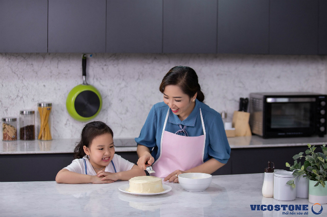 Với 90% cốt liệu thạch anh tự nhiên, đá VICOSTONE đem đến nguồn năng lượng sống tích cực và truyền cảm hứng..