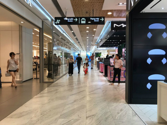 Các trung tâm thương mại thưa thớt khách (Ảnh: Internet)