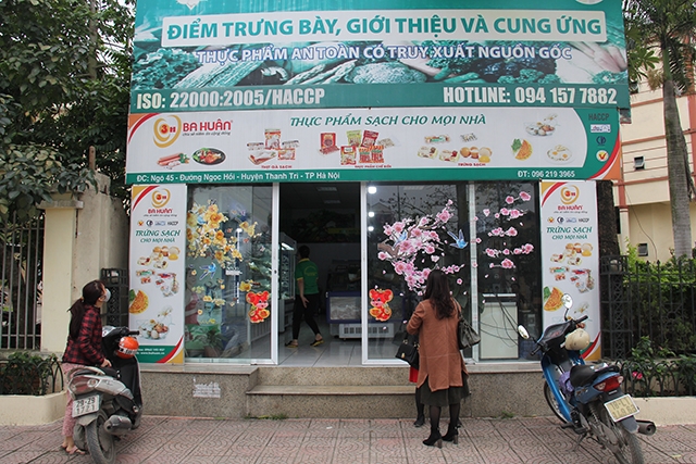 Điểm trưng bày, giới thiệu và bán thực phẩm an toàn do UBND huyện Thanh Trì chỉ đạo thành lập
